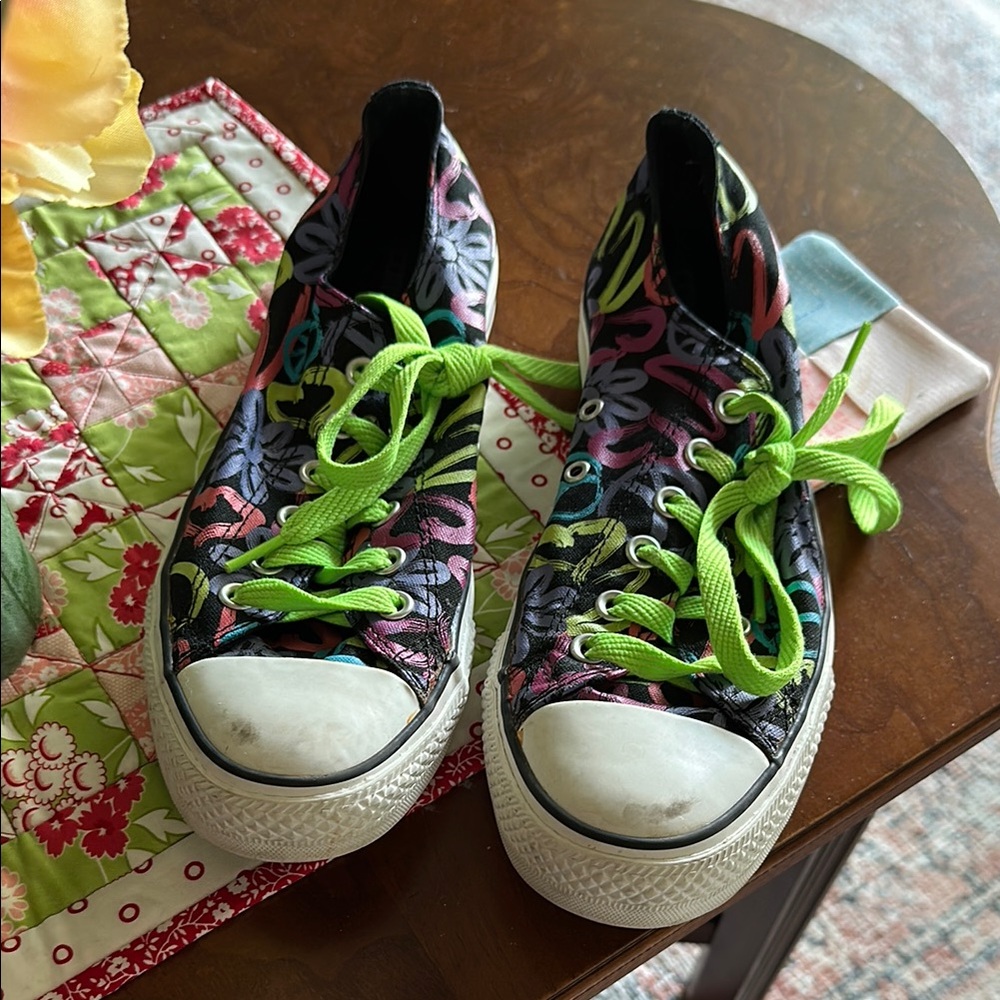 Converse All Stars Peace Love Vintage Sneakers Women’s Size 10